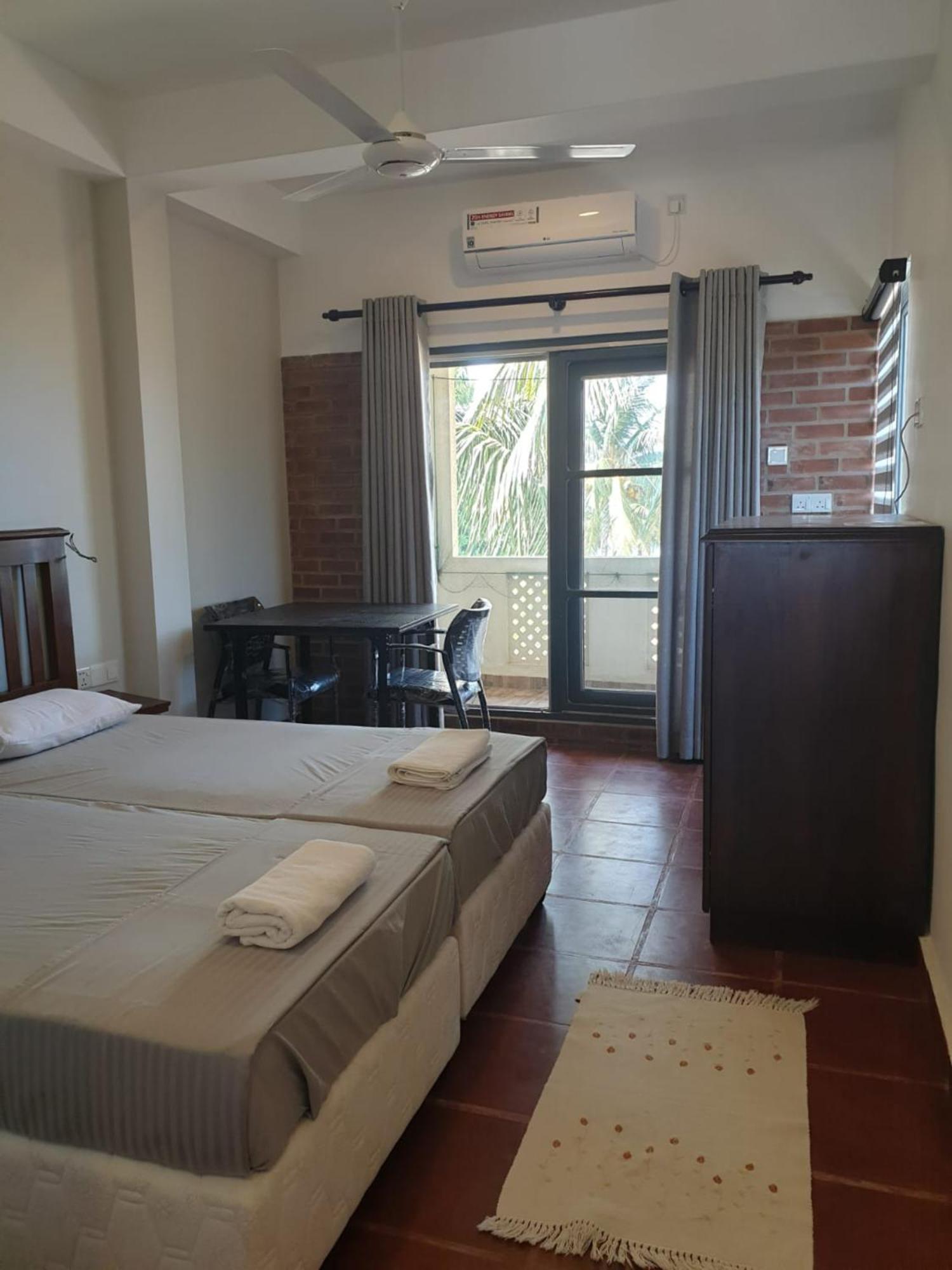 Janishi Residencies Hotel Negombo Exterior photo