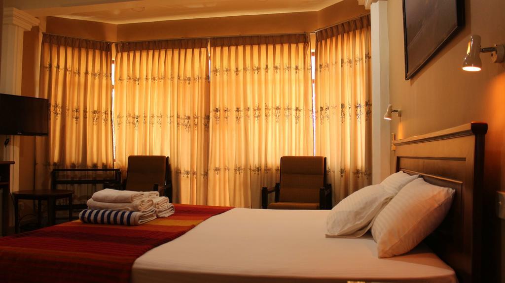 Janishi Residencies Hotel Negombo Room photo