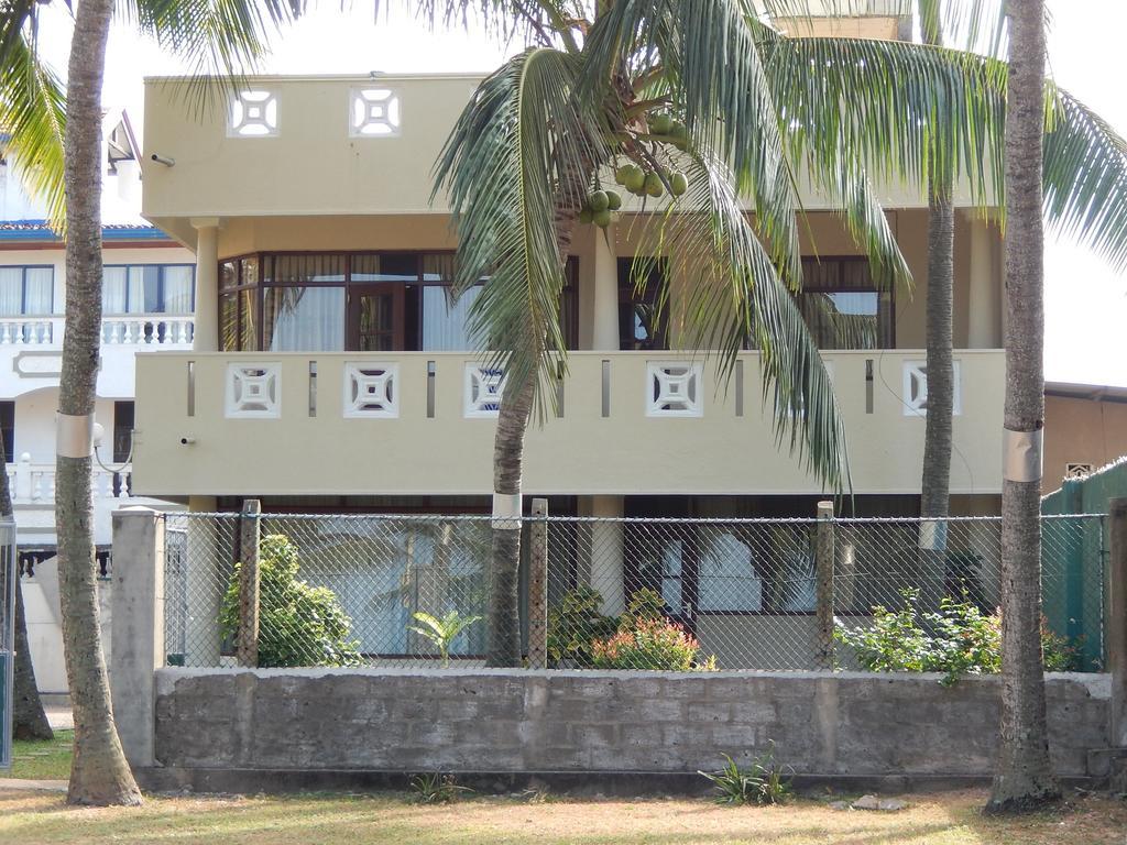 Janishi Residencies Hotel Negombo Exterior photo
