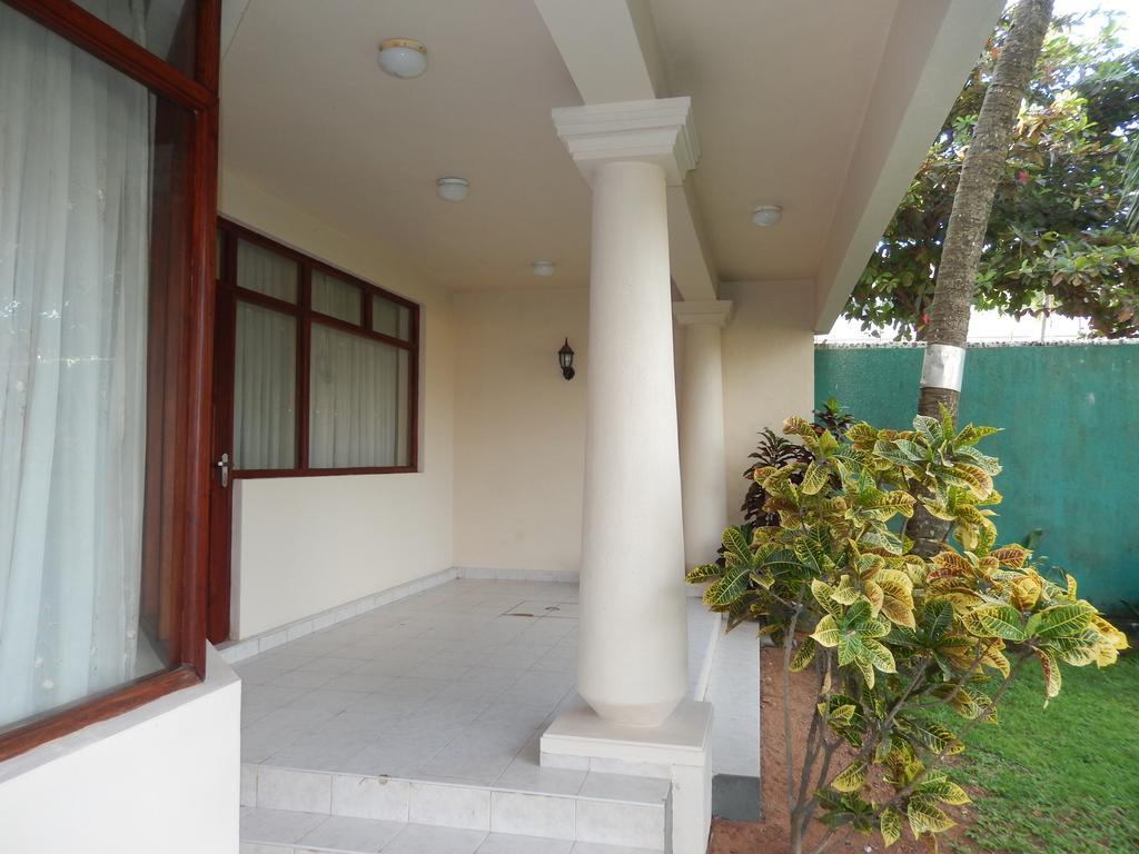 Janishi Residencies Hotel Negombo Exterior photo